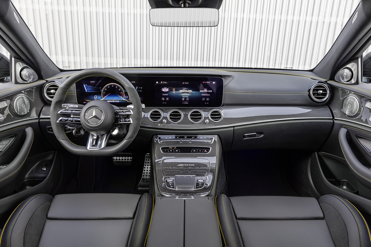 Intérieur luxueux Mercedes Classe E - Sièges cuir, finitions premium, espace confortable